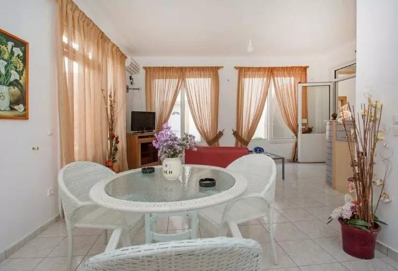 Hotelli Athena Apartments & Studios