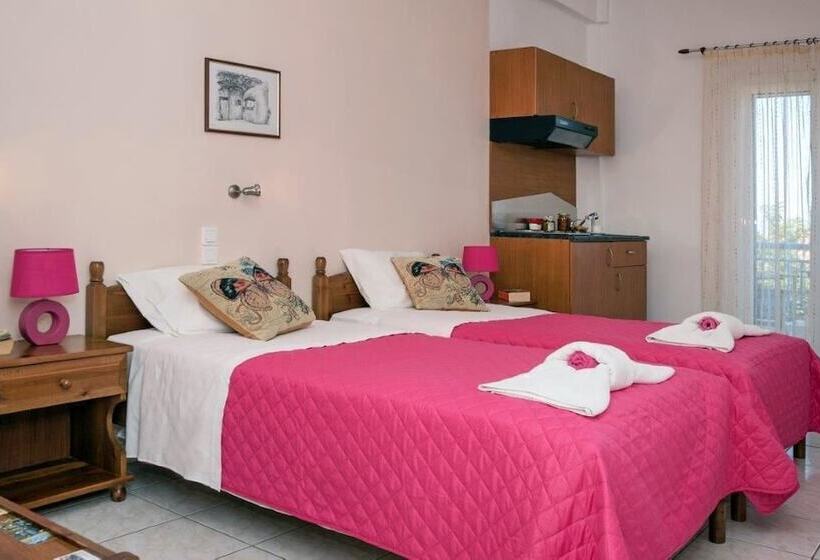 בית מלון כפרי Athena Apartments & Studios