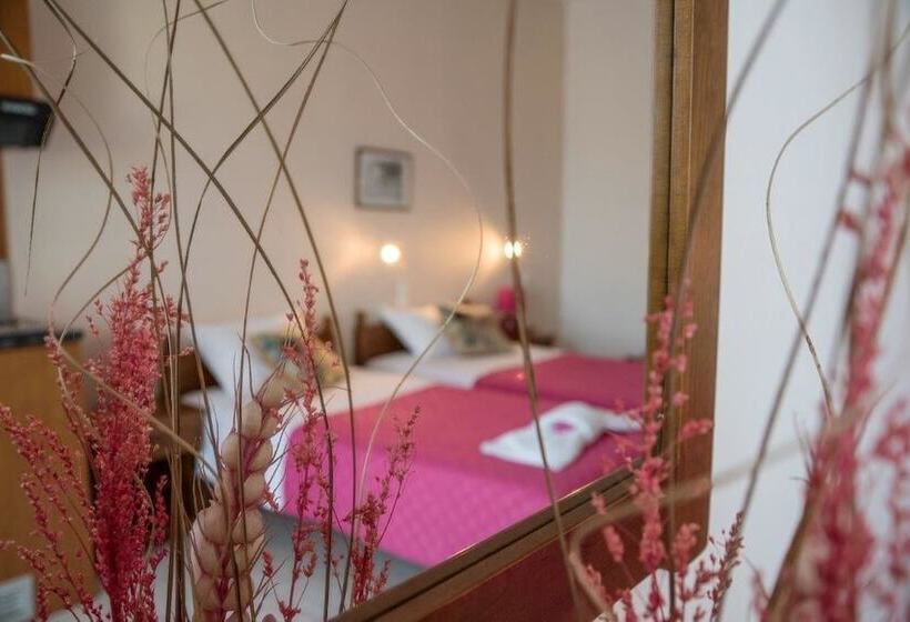 בית מלון כפרי Athena Apartments & Studios