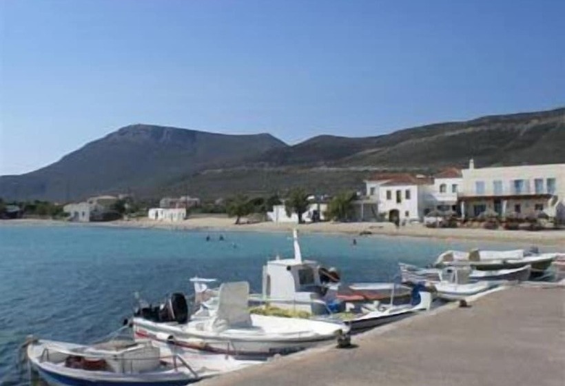 בית מלון כפרי Athena Apartments & Studios