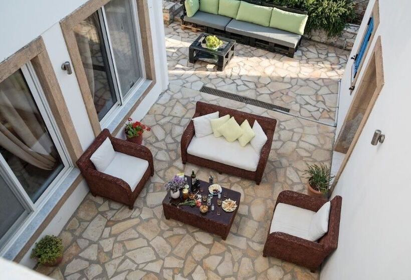 בית מלון כפרי Athena Apartments & Studios