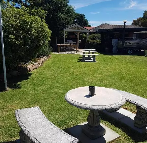 ホテル Coorrabin Motor Inn