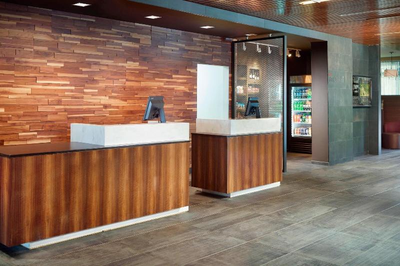 בית מלון כפרי Courtyard By Marriott Lagrange