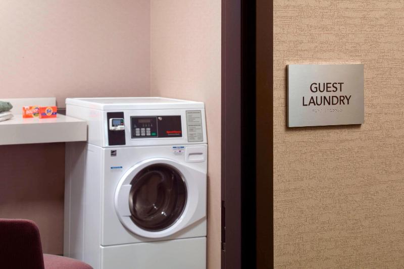 בית מלון כפרי Courtyard By Marriott Lagrange