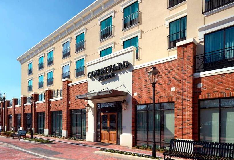 בית מלון כפרי Courtyard By Marriott Lagrange