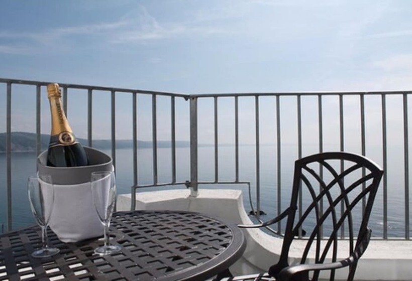 Hotel Hannafore Point