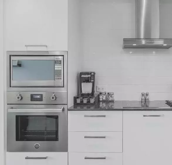 هتل Noel Suites - York And Harbour St