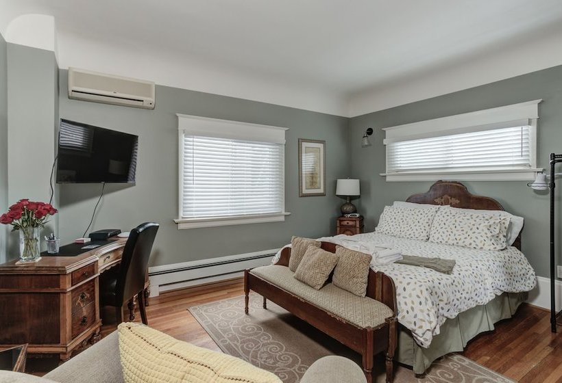 Отель Parker House Suites