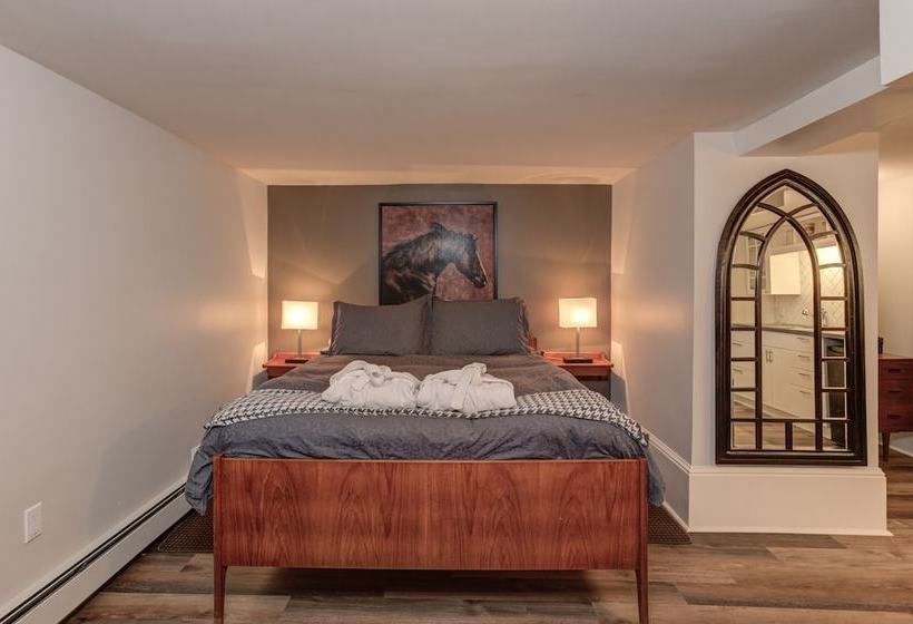 Отель Parker House Suites