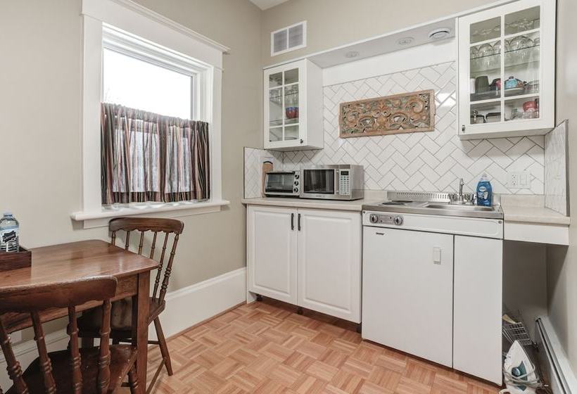 Отель Parker House Suites