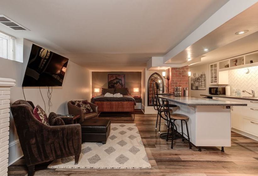 Отель Parker House Suites