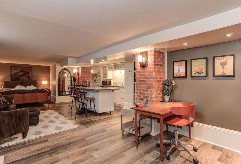 Отель Parker House Suites