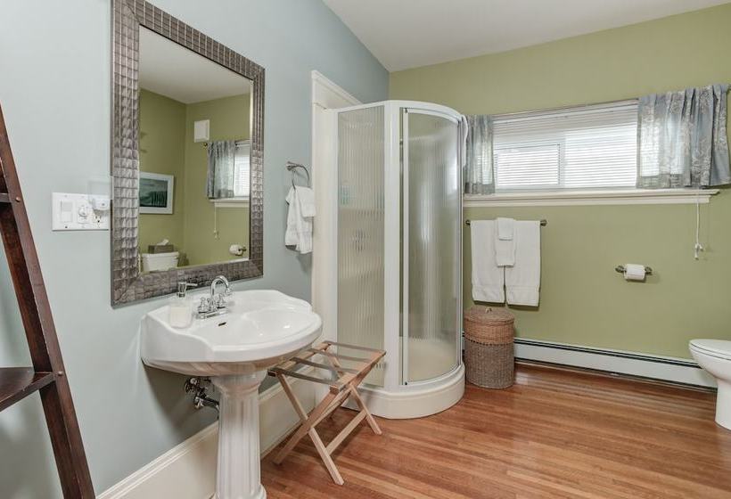 Отель Parker House Suites