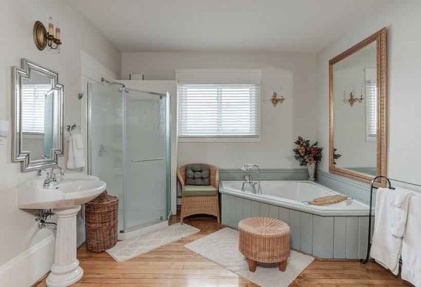 Отель Parker House Suites