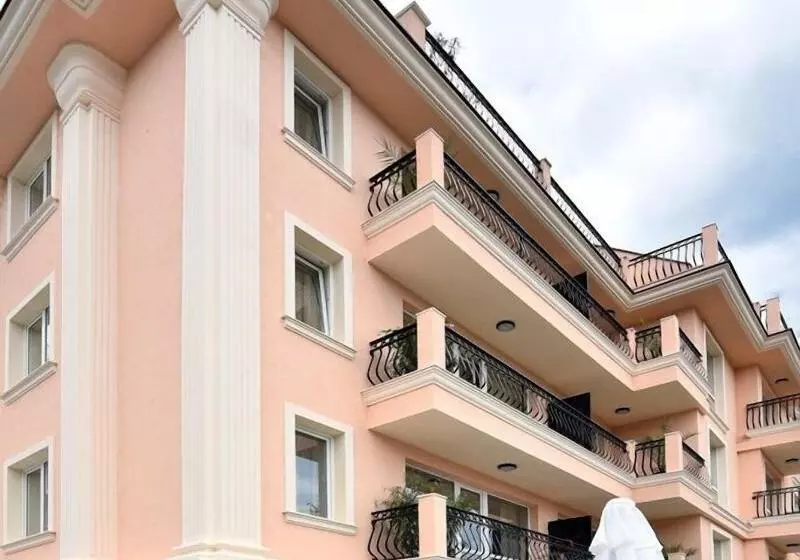 هتل Sirena Palace Family