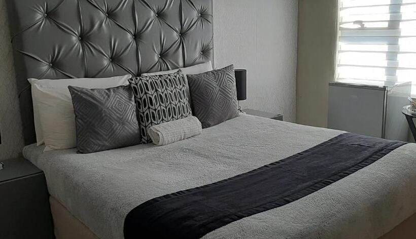 هتل The New Mall Guesthouse