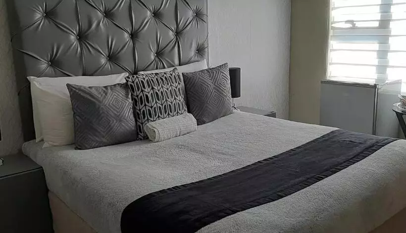 هتل The New Mall Guesthouse