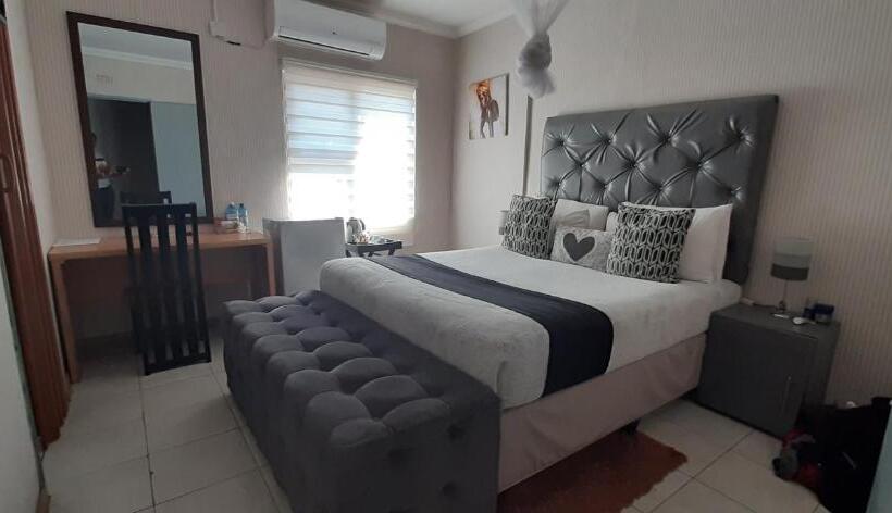 هتل The New Mall Guesthouse