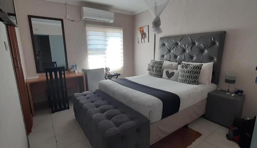 هتل The New Mall Guesthouse