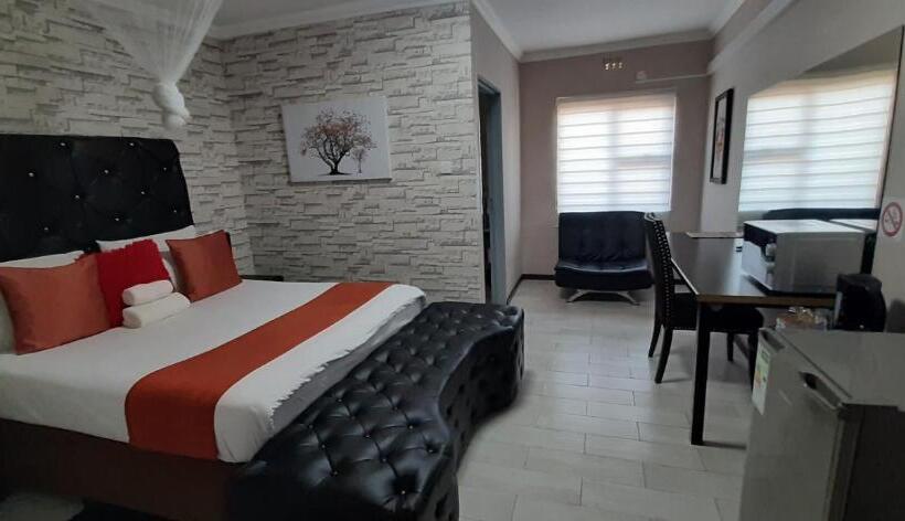 هتل The New Mall Guesthouse