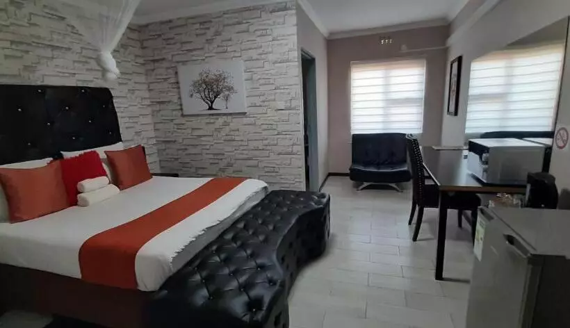 هتل The New Mall Guesthouse