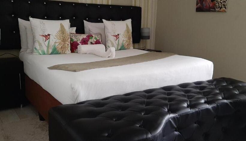 هتل The New Mall Guesthouse