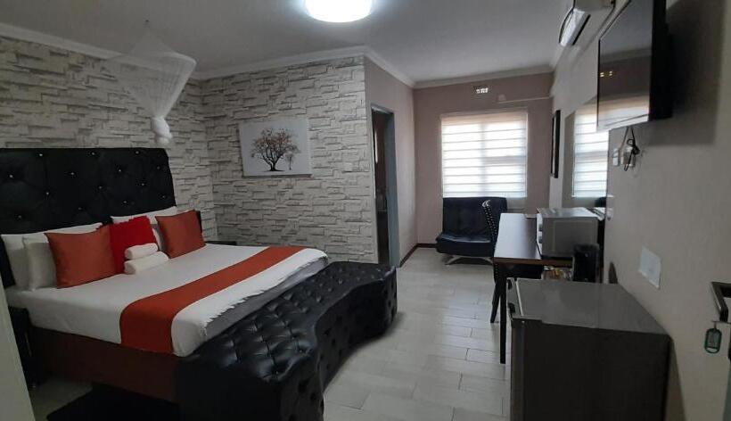 هتل The New Mall Guesthouse