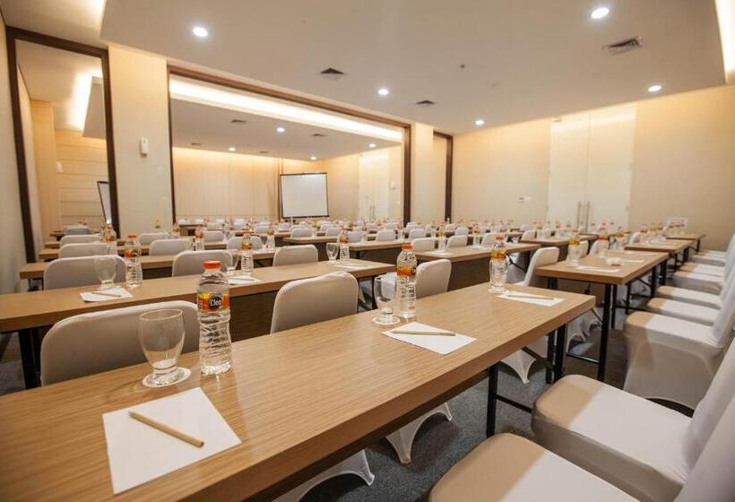 Whiz Prime Hotel Sudirman Makassar