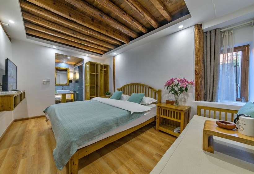 فندق A Little House