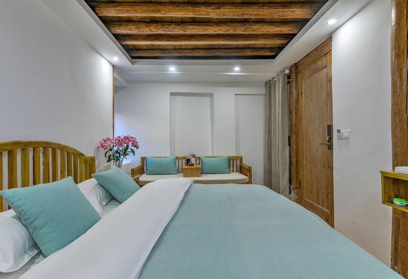 فندق A Little House