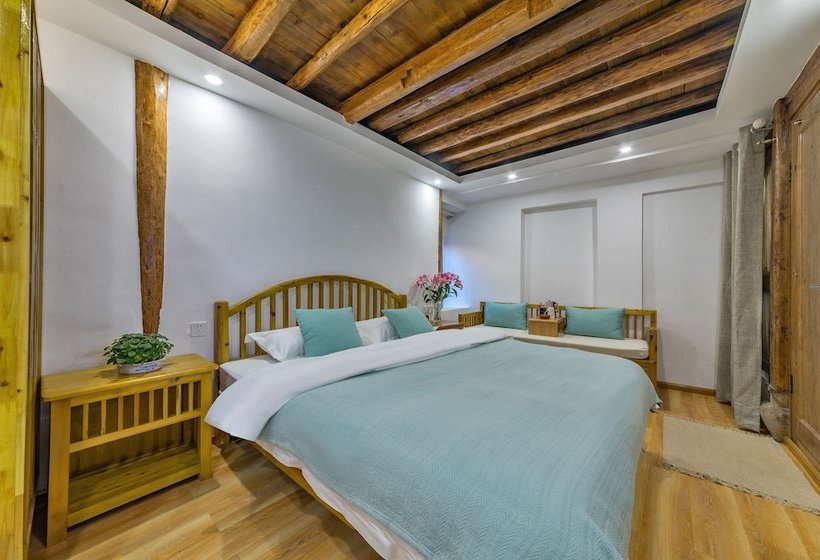 فندق A Little House