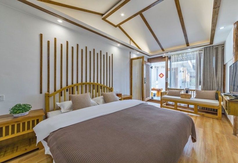 فندق A Little House