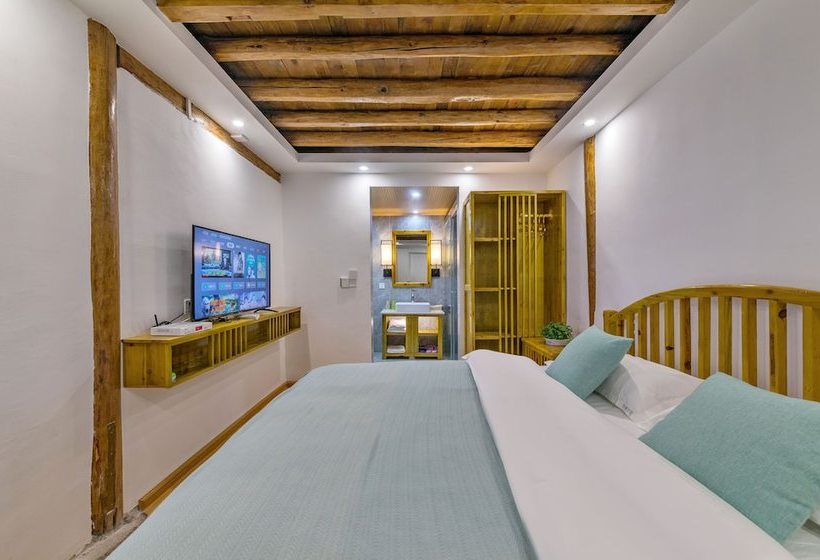 فندق A Little House