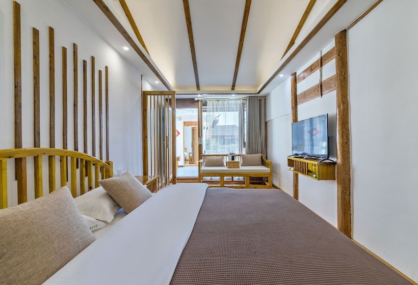 فندق A Little House