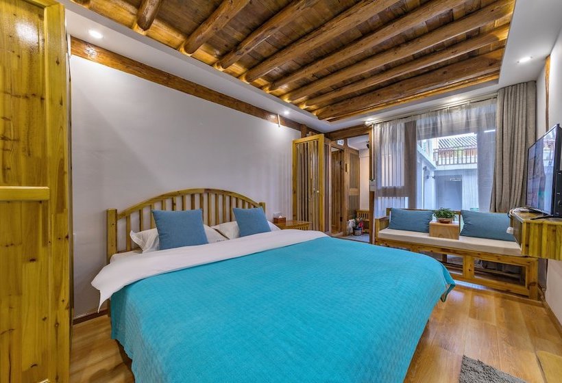 فندق A Little House