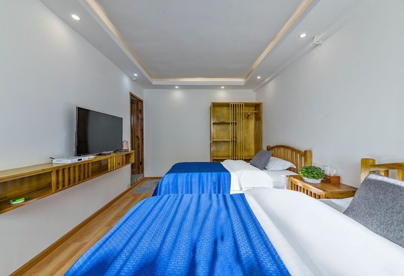 فندق A Little House