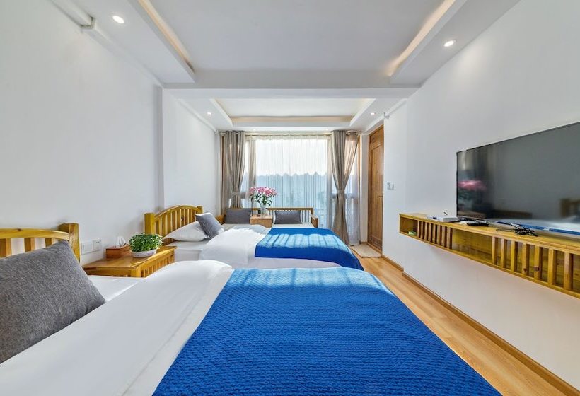 فندق A Little House