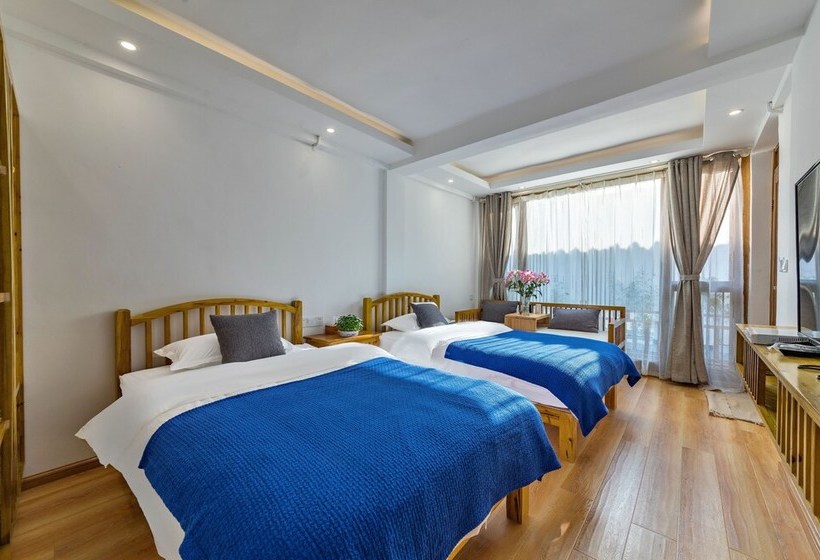 فندق A Little House