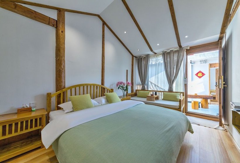 فندق A Little House