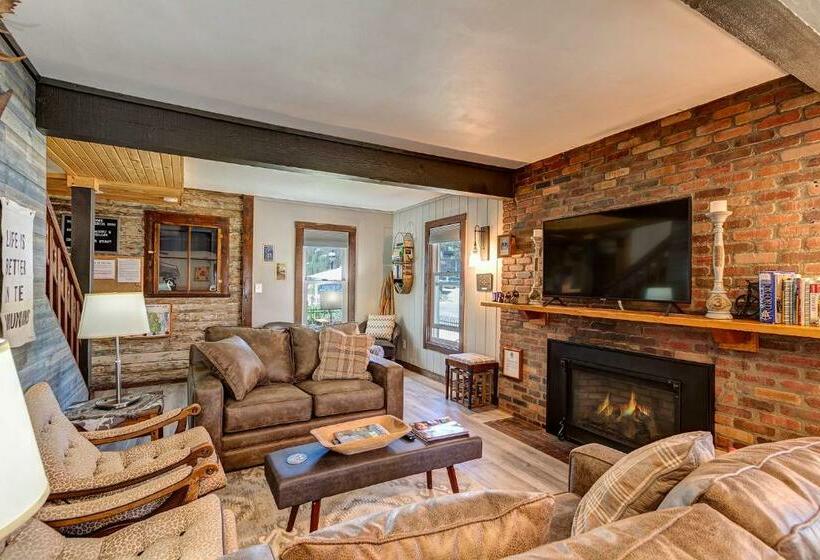 فندق Fireside Inn & Hostel