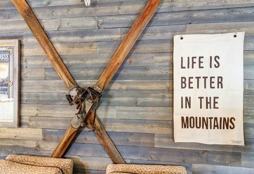 فندق Fireside Inn & Hostel