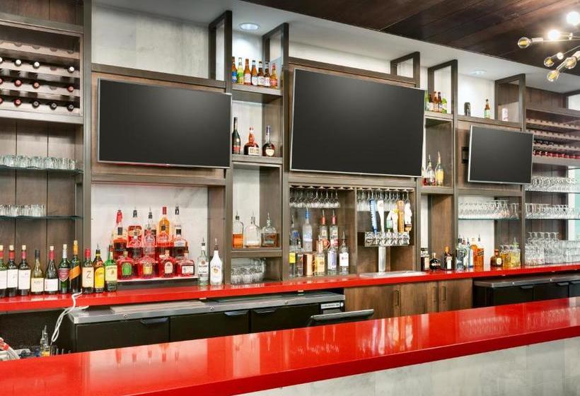 בית מלון כפרי Hilton Garden Inn Boise Downtown