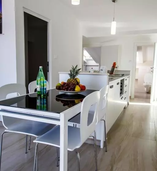 ホテル Nemira Sunny Apartments