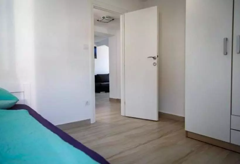 ホテル Nemira Sunny Apartments