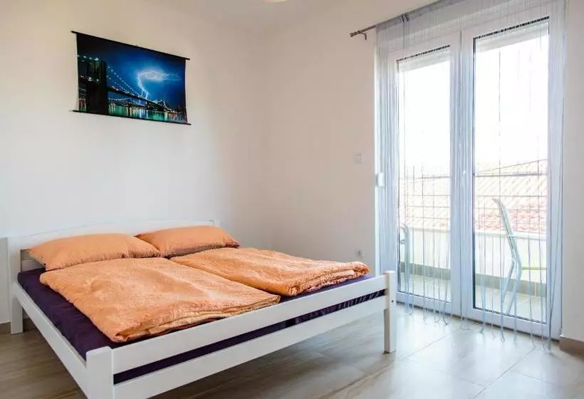 ホテル Nemira Sunny Apartments