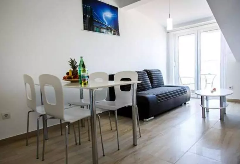 ホテル Nemira Sunny Apartments