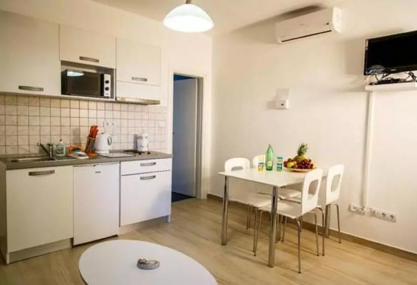 ホテル Nemira Sunny Apartments