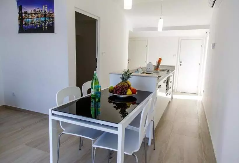 ホテル Nemira Sunny Apartments