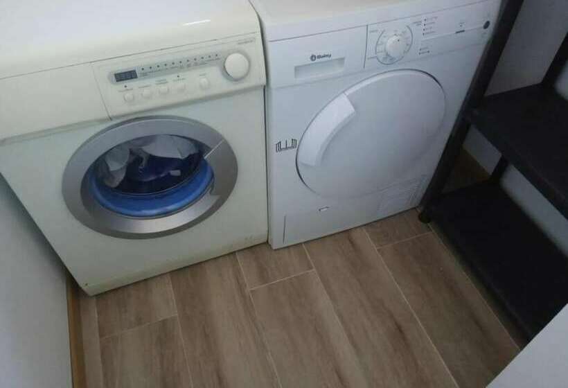 هتل Albergue Cruces De Iria   Hostel