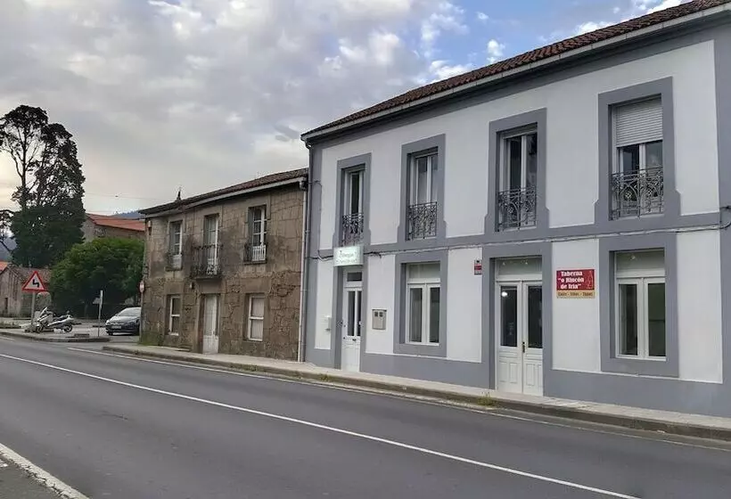 Hotelli Albergue Cruces De Iria   Hostel